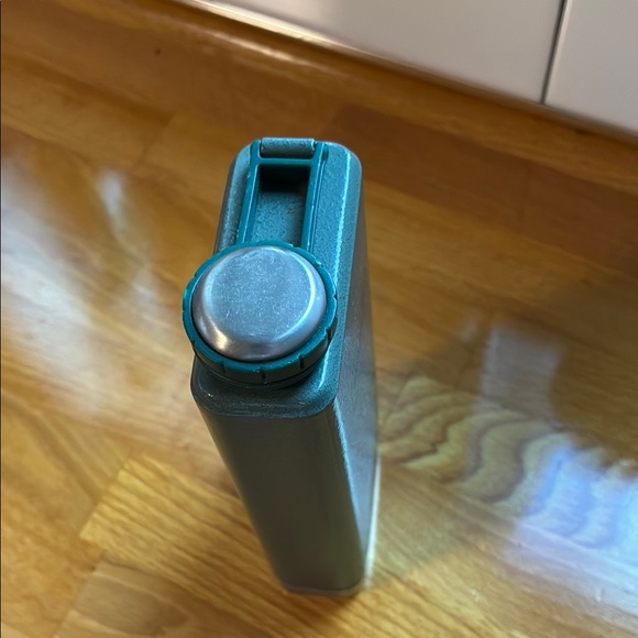 Stanley Green and Silver Flask - Picture 5 of 6